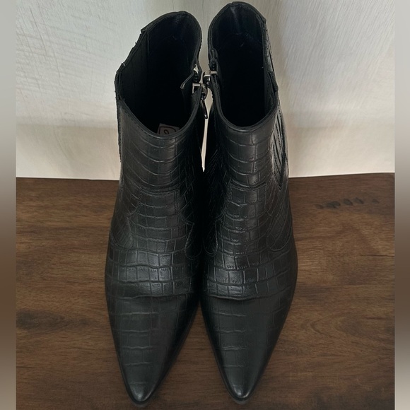 Blondo Black Leather Croc Embossed Ankle Boots - Picture 6 of 8